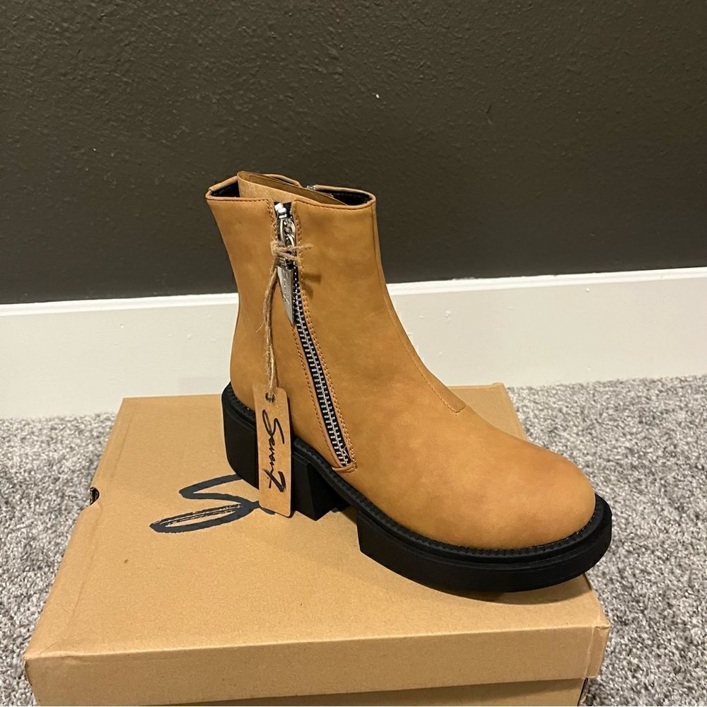 SEVEN7 Women's Vault Boots - Picture 10 of 13